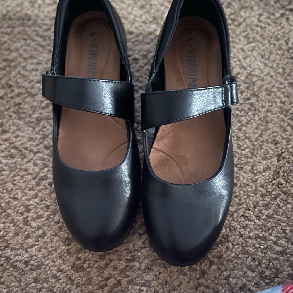 Women’s DREAM PAIRS  Mary Jane flats only worn once